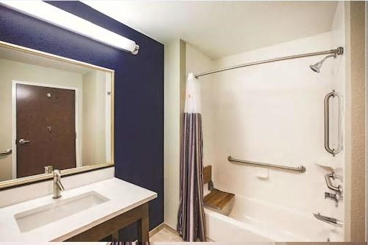 La Quinta By Wyndham Omaha Airport Downtown Hotel Carter Lake Exterior photo